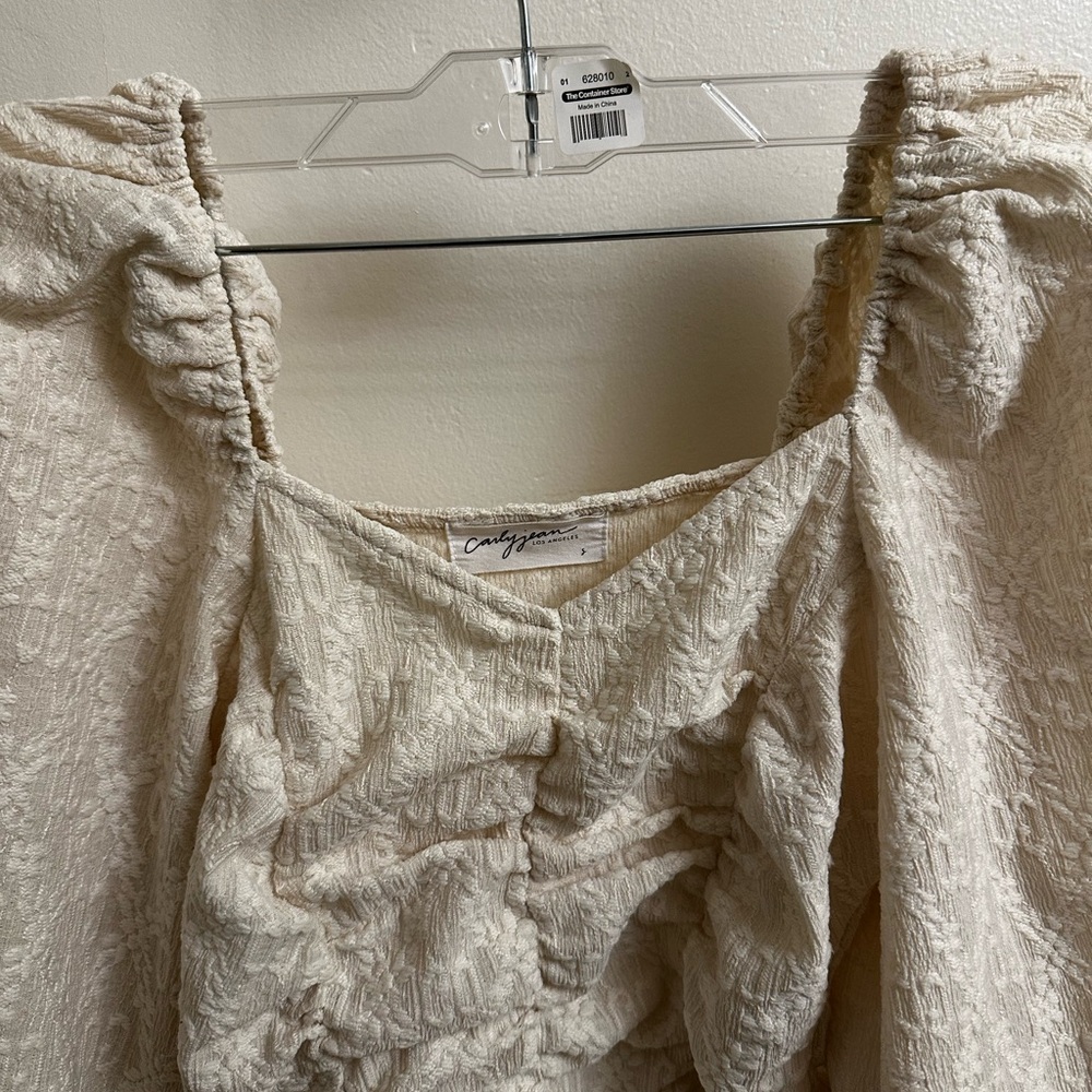 Carly Jean Los Angeles Ivory Textured Blouse - Picture 2 of 3